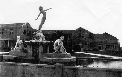 The statues in 1927 – before the 1932 Long Beach earthquake destroyed much of the school